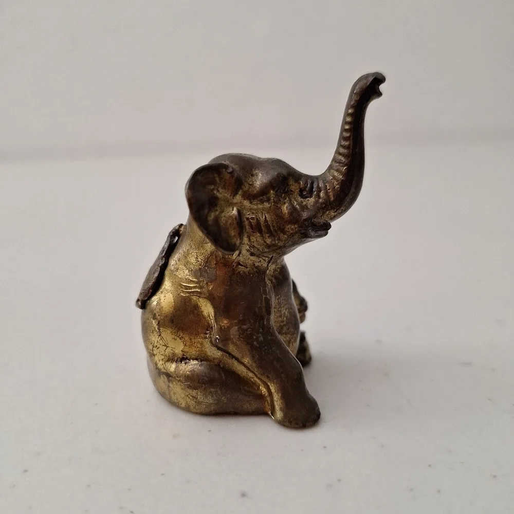 Vintage Small Brass Petina Sitting‎ Elephant Paperweight Figurine Decor